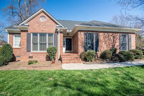5 Bathrooms, Living Room, Dining Room Area, Eat In Kitchen with Range, Dishwasher & Microwave. . Rent to own homes rock hill sc